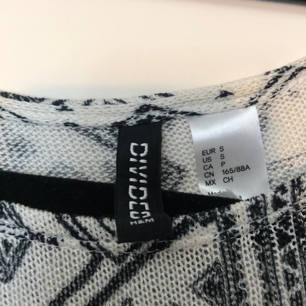 H+M Patterned Cropped Sweater - Picture 2 of 4